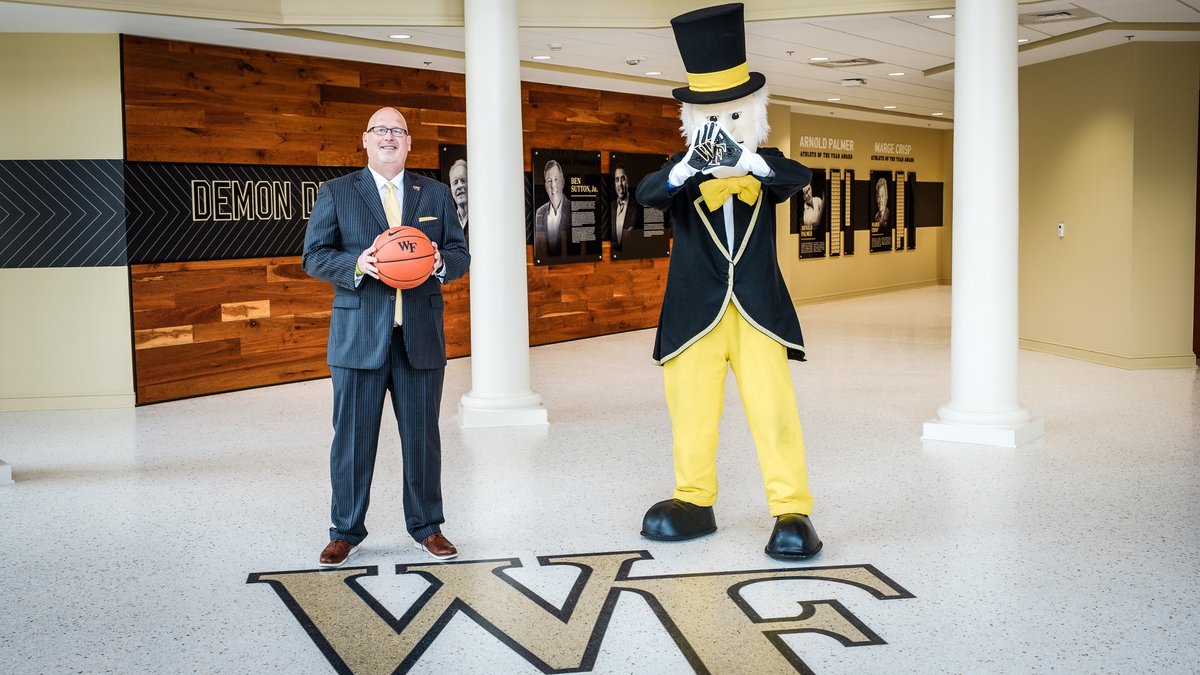 DemonDeacons's tweet photo. It's already been a busy first few days for @ForbesWakeHoops! 

Go behind the scenes with Coach in 📸 form: https://t.co/k5GC9Pbjlq 

#ForbesInTheForest | #GoDeacs 🎩 https://t.co/GBlK3peBgB