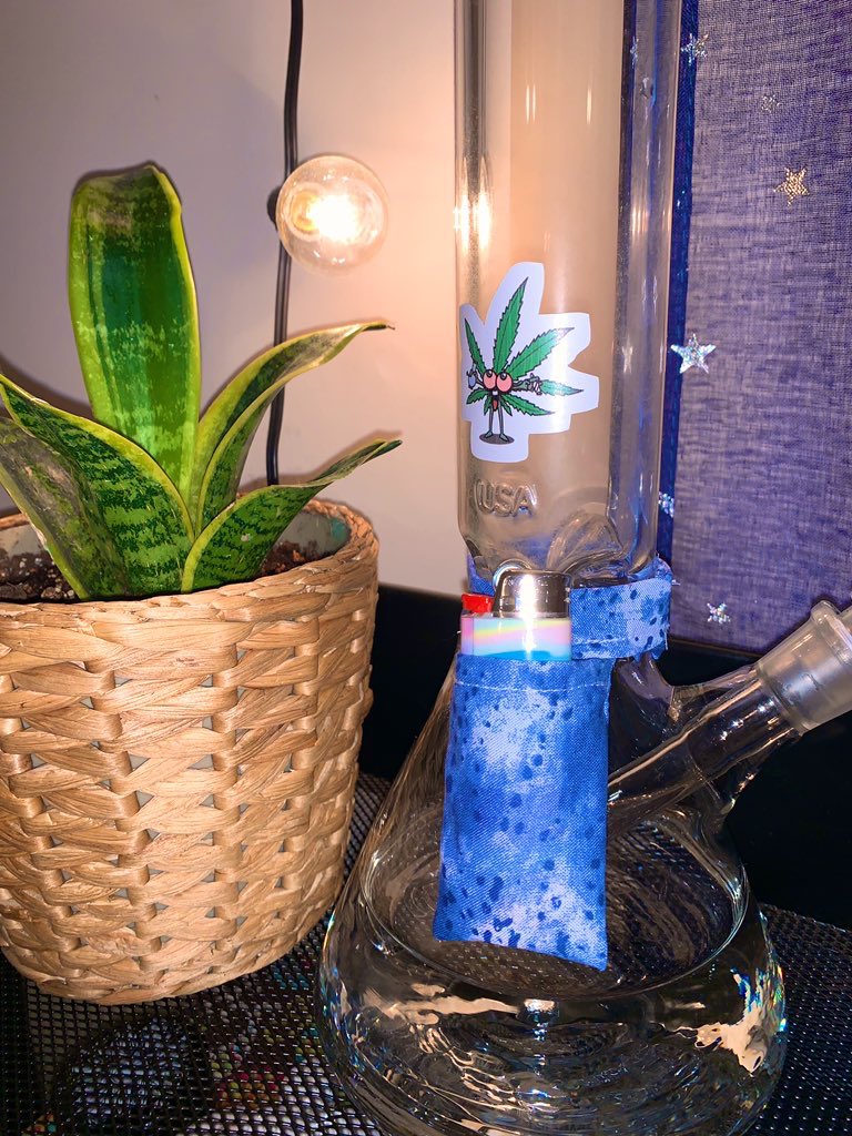 bong_pocket's tweet photo. No Monday blues when you get to work from home #high 😴 don’t forget about our #MayMadness sale on https://t.co/KHeVhljvUt! The entire site is 20% AND free shipping while supplies last! Go grab a #bocket for you and all of your friends! https://t.co/qvVMyBvOWA