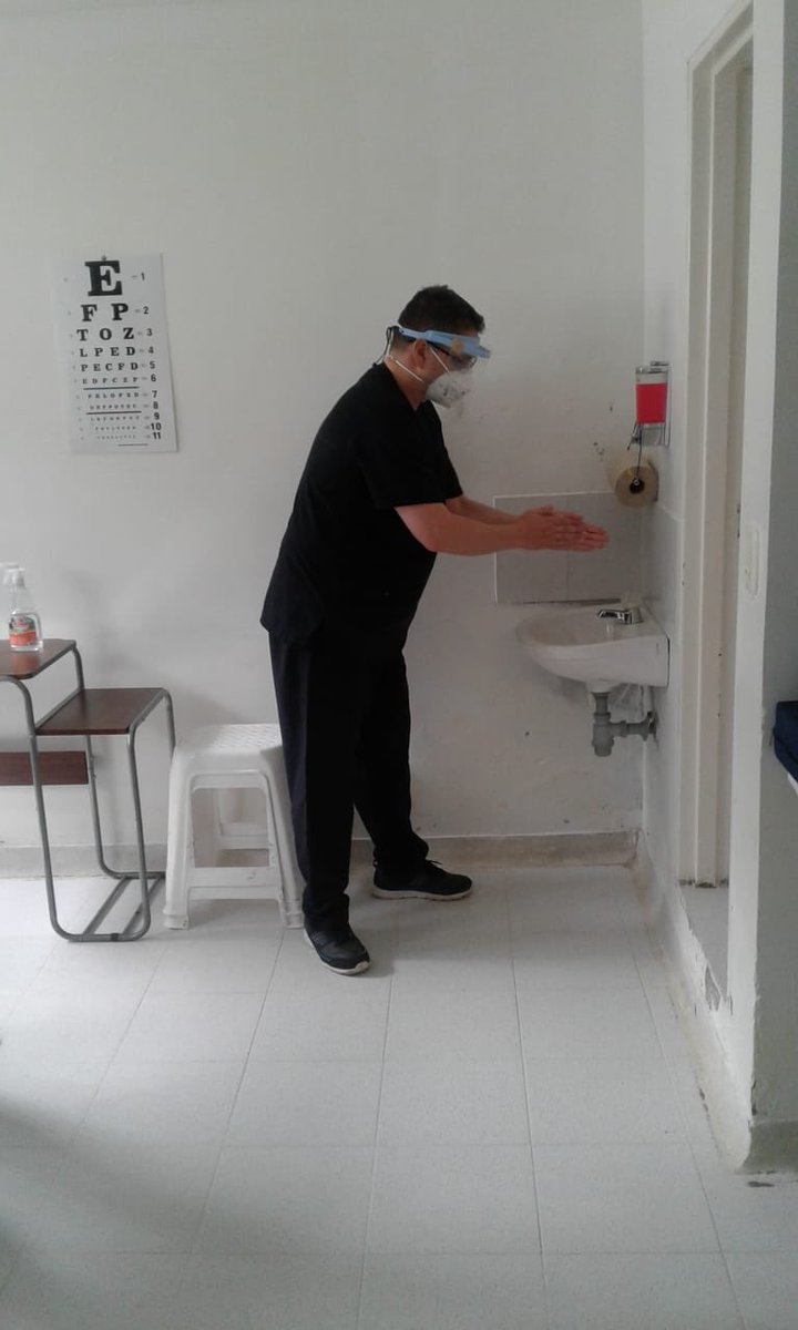 INPEC_Colombia's tweet photo. El médico de la @fiduprevisora realizó charla de uso adecuado de tapabocas y lavado de manos a funcionarios del Establecimiento Carcelario de Aguadas. #InpecPreviene https://t.co/lVaaRIHjEp