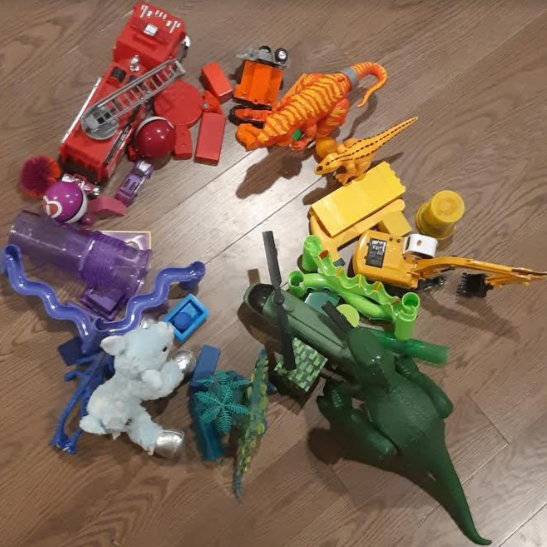 TerryFoxPS1's tweet photo. Mr. Hyland's Grade 1's have been busy! 

- We are learning about time and are making our own clocks. 

- We made colour wheels using objects/toys from around the house.

- We planted seeds / beans as an Earth day activity. https://t.co/UqToQ06vD8