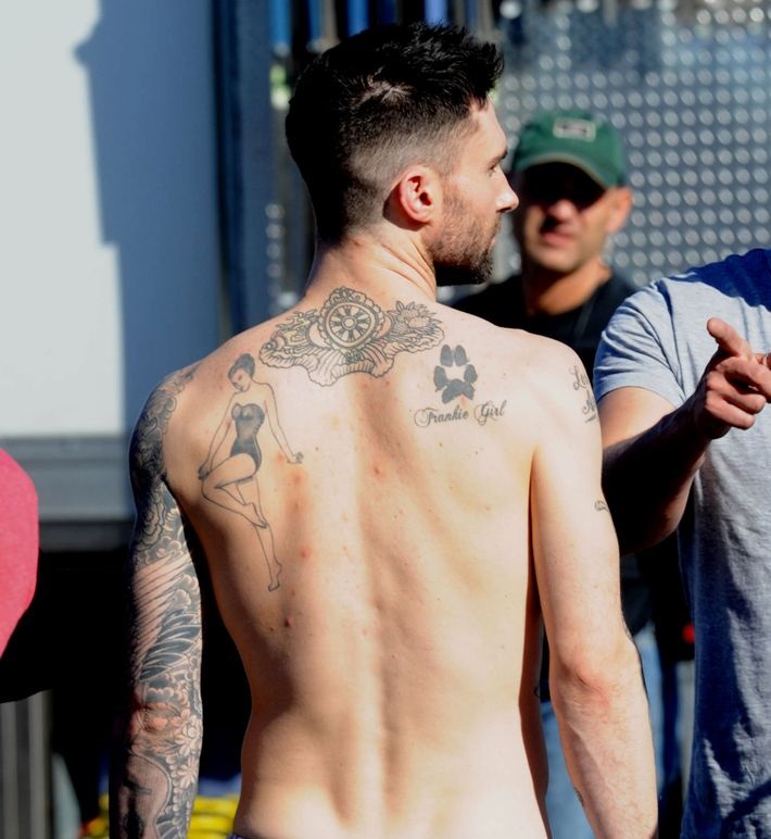 LukyxStrike's tweet photo. Primer día de #CoachellaRPIsComing y fui al stand de @VegiesCrew para pedir mi bebedero portatil.
Aquí está mi tatuaje dedicado a Frankie ♥
@rpcoachella https://t.co/BolRC2GaEC