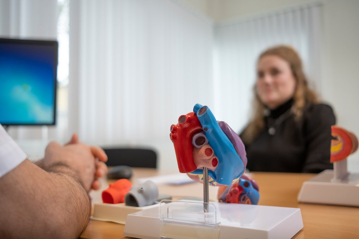 SaxenburghSXB's tweet photo. Heeft u een afspraak in het Röpcke-Zweers Ziekenhuis: kom alleen #SamenSterk #samentegencorona https://t.co/ulmp7GOmz6 https://t.co/Kk2Z0MjlkS