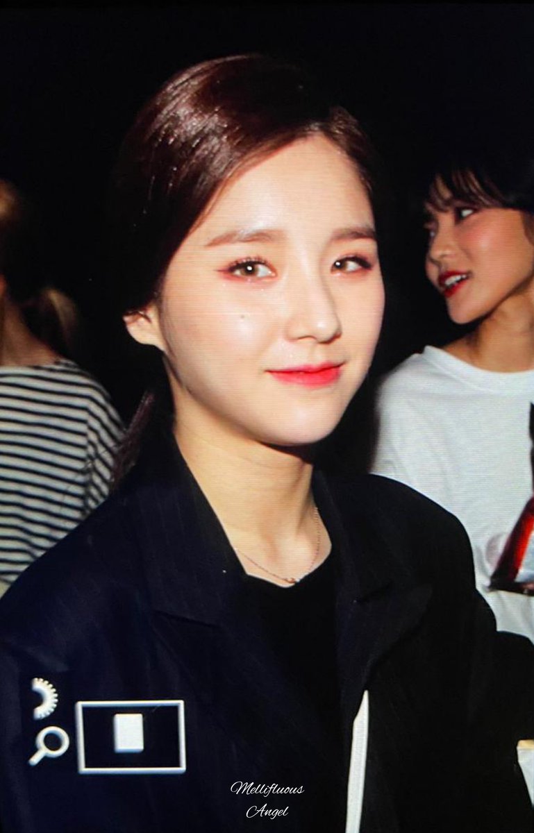 Angelheejin1019's tweet photo. 200504 퇴근🐰🐰

오랜만이야ㅠㅠ

#이달의소녀 #LOONA 
#희진 #Heejin https://t.co/GycdUcPKbe