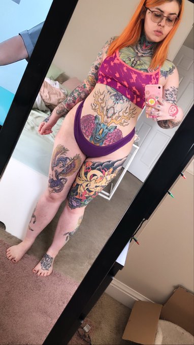 Loving seeing results from all of my hard work :3 I refuse to weigh myself bc scales are evil but seeing