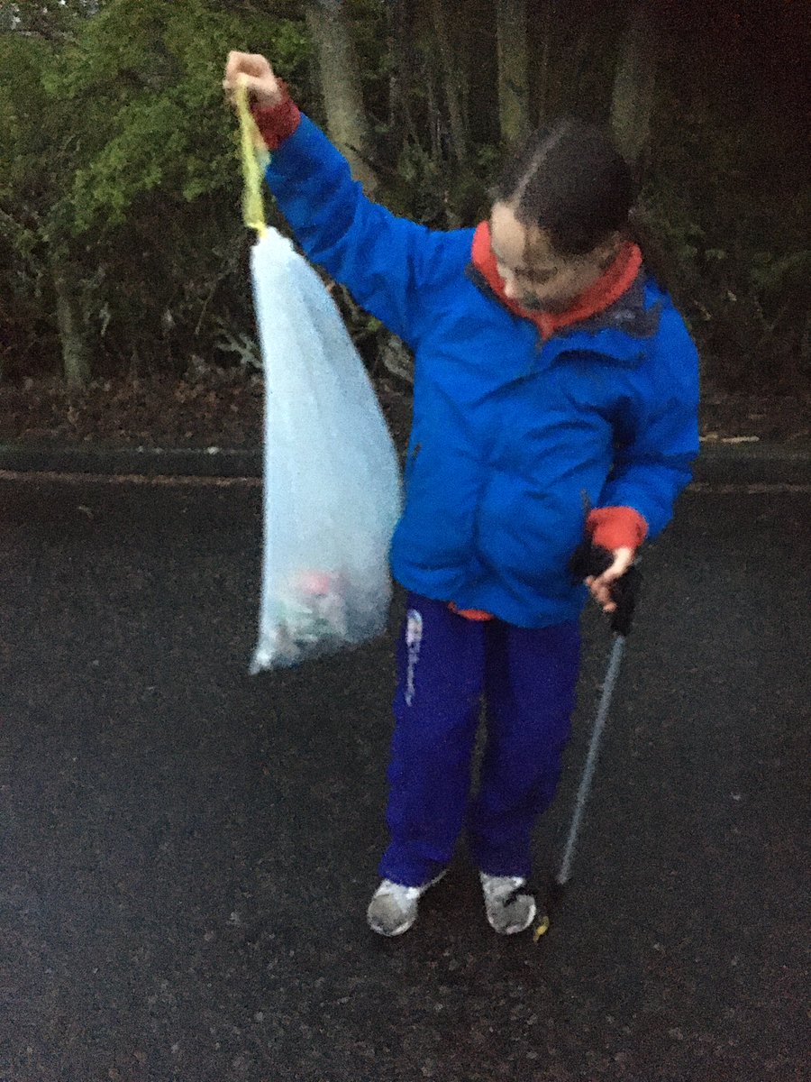 FettesPrep's tweet photo. We all know how bad litter is for the environment and wildlife, particularly if it is plastic.
Grace has spent her pocket money on a litter picker and has been clearing up as she walks. Thank you, Grace, for helping to keep our green spaces green.πΆββοΈπ²π»
#FettesPrep #FettesLife https://t.co/pxOGll1zQB