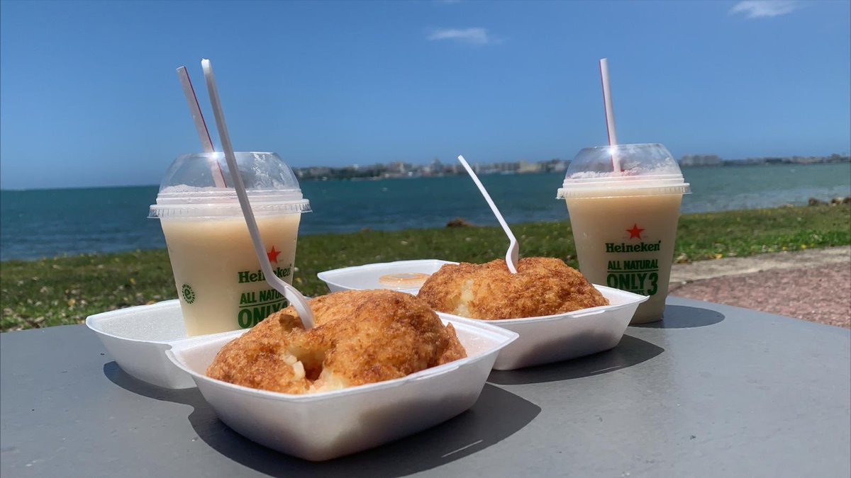 dimeloemer's tweet photo. Un 4 en 1 🙌🏽🔥

Los mejores rellenos de papa 🥔, la mejor Piña 🍍 Colada 🥥, la vista más hermosa en la bahía de @catano y el mejor pueblo de Puerto Rico 🇵🇷 

Ah y no lo digo yo, lo dicen ustedes 😎😊 @el_puntosabroso 

📸 @NicoleZowee https://t.co/IBZe2cN6nY