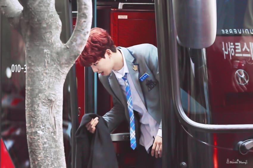 IDOL_REDHEARS's tweet photo. 14. AB6IX #임영민
보통 빵민이고 가끔 제로인 임영민님입니다! 순둥순둥하니 알파가 같네요! 건치미남입니다! 약간 레드브라운 느낌나는데 그것마저도 너무 좋은걸요 키도 큰데 집에선 작은편이라는게 반전매력입니다! 옷핏도 좋은 임영민님 많은 사랑 부탁드립니다! https://t.co/FRFG6H4SBb