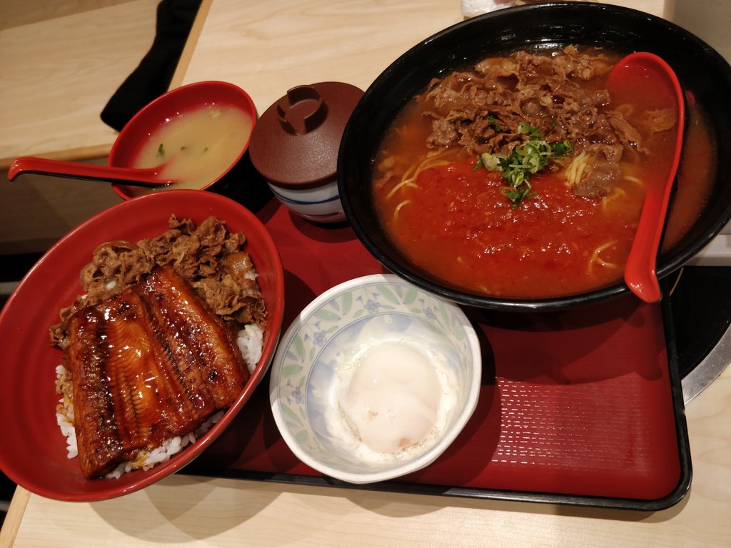 vance0714's tweet photo. @tonton831224 发现食其家的鳗鱼挺好吃😋嘻嘻 https://t.co/BcwlEgi61a