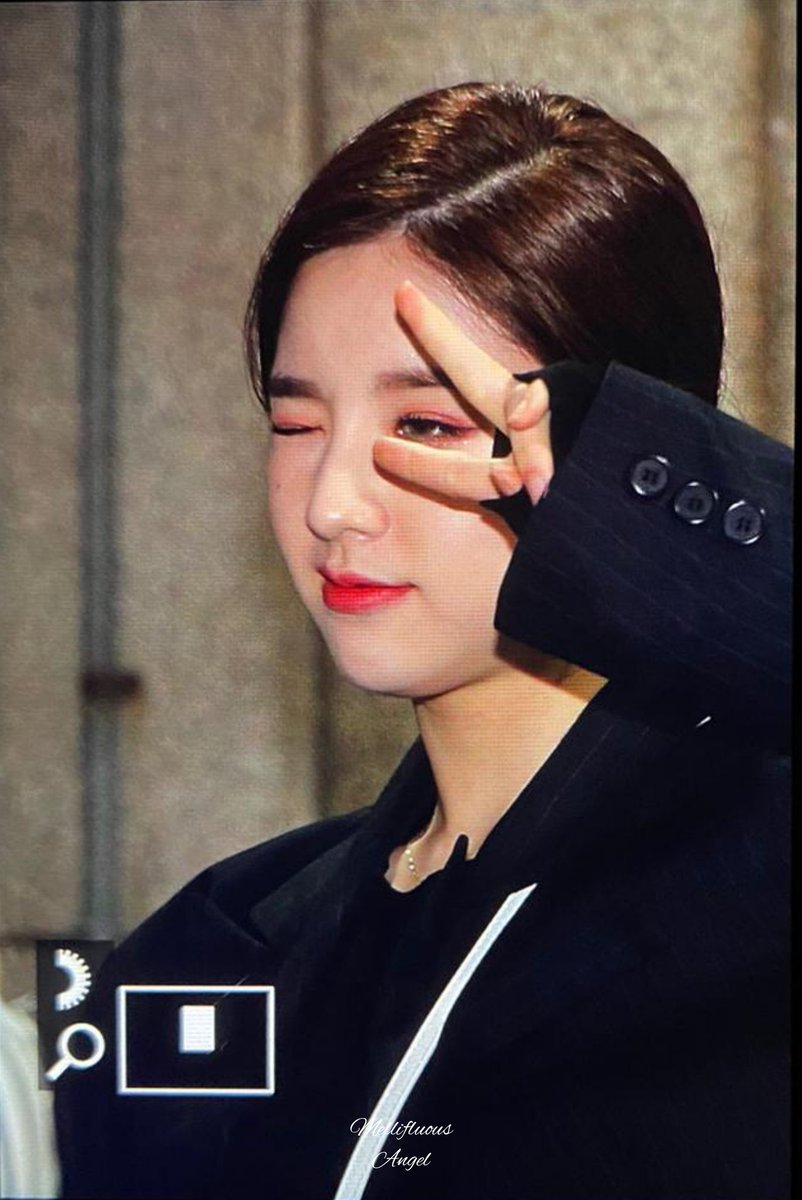 Angelheejin1019's tweet photo. 200504 퇴근🐰🐰

수고했어💖

#이달의소녀 #LOONA 
#희진 #Heejin https://t.co/i5gDDgznPl