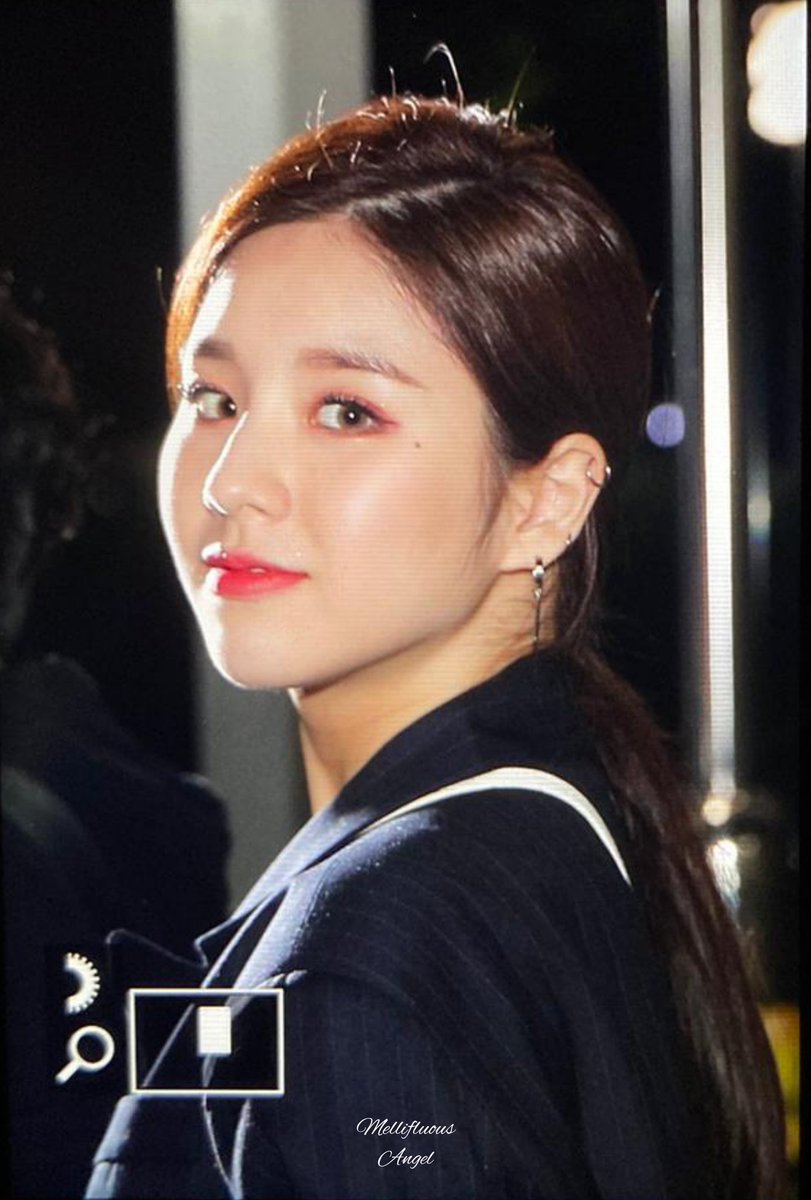 Angelheejin1019's tweet photo. 200504 퇴근🐰🐰

수고했어💖

#이달의소녀 #LOONA 
#희진 #Heejin https://t.co/i5gDDgznPl