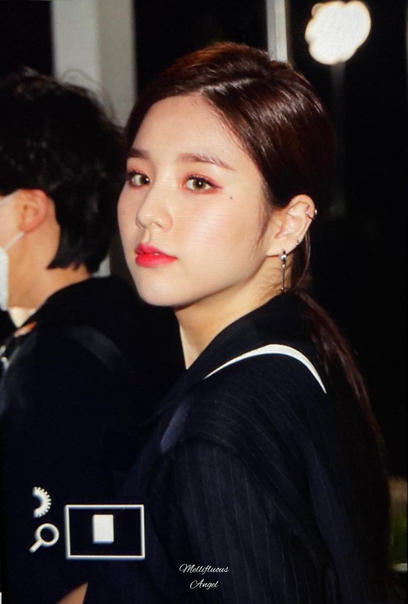 Angelheejin1019's tweet photo. 200504 퇴근🐰🐰

수고했어💖

#이달의소녀 #LOONA 
#희진 #Heejin https://t.co/i5gDDgznPl