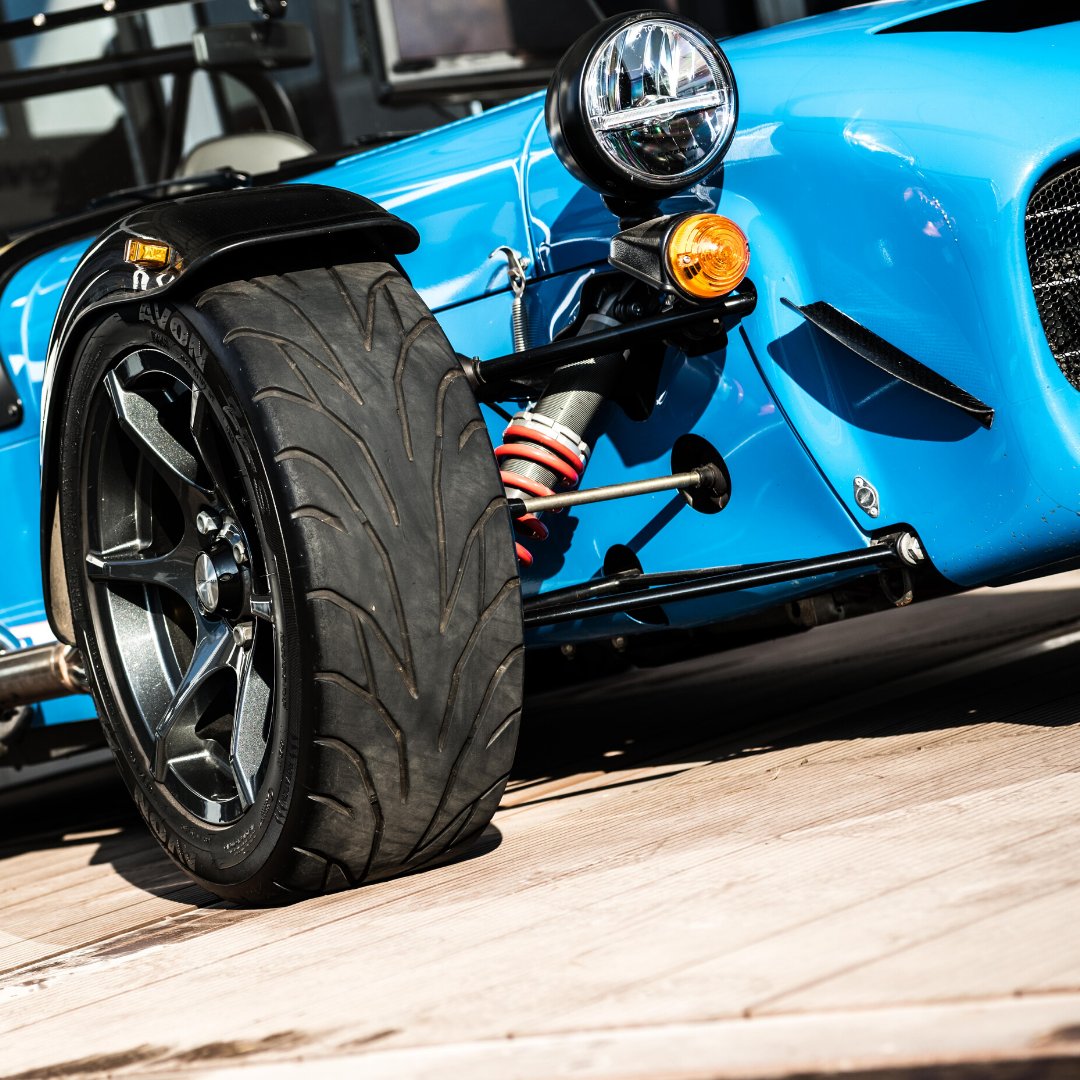 caterhamcars's tweet photo. Strike a pose 👓 Stylishly #OnAvons @AvonTyresOfficial #Caterham7 #OnAvons https://t.co/MaH4LFD6TI