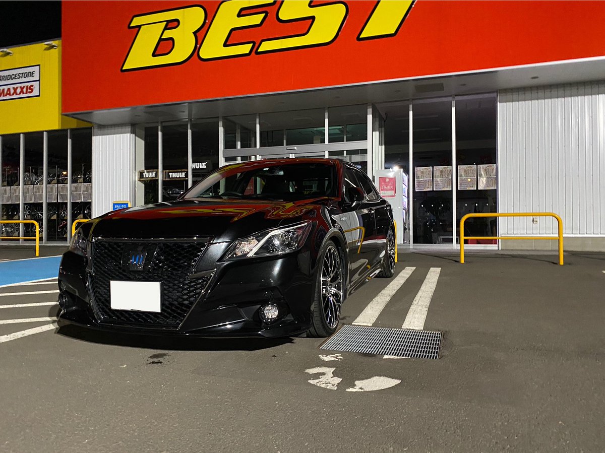 ENY34CEDRIC_VIP's tweet photo. 最近は車高調付けた！
RSR車内でパネルで減衰変えれるから
純正殺さないでつけれて良かったけど

下げて中入るわ
四駆のくせにそれなりに
キャンバーつくから
開いた時間にアライメントしなきゃ笑

以上近況報告！ https://t.co/yfFTknvgab