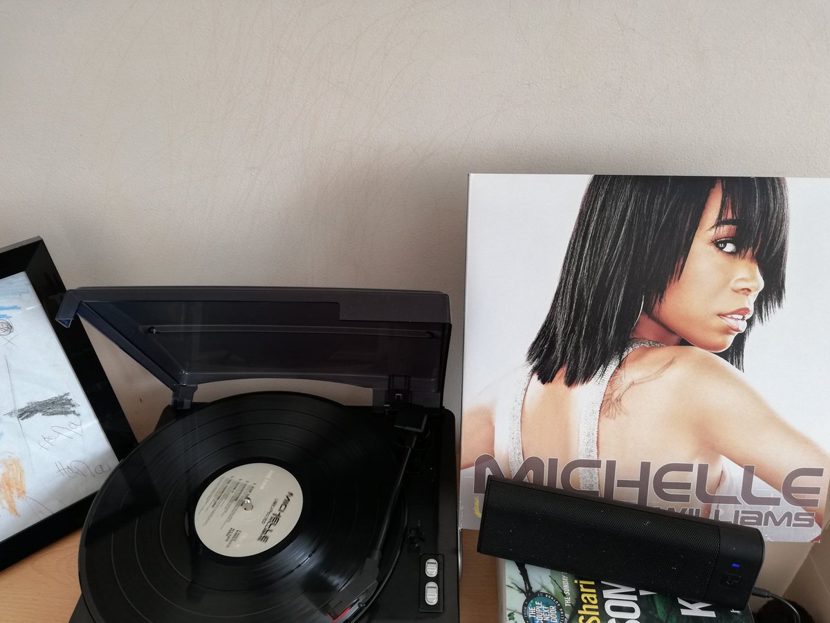 HelzWillRow82's tweet photo. Because I can 😊 plus I have 2 copies 🙊 #np #StopThisCar @RealMichelleW #UNEXPECTED https://t.co/el8PbnRMrd