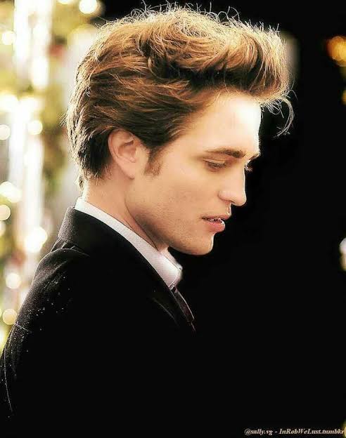 stydiamemorie's tweet photo. A Edward Cullen no lo superas, no importa cuántos años pasen. #MidnightSun https://t.co/HKgsQBnE9s