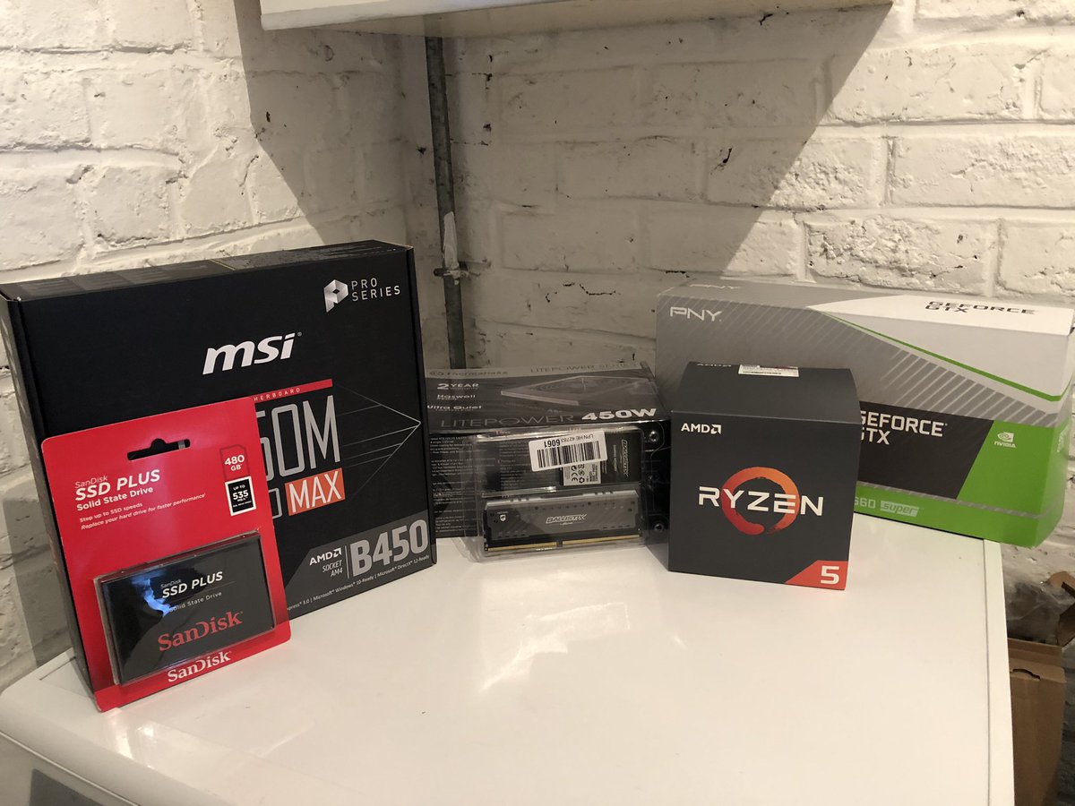 FRhardware's tweet photo. On a commandé la config à 800€ de https://t.co/UqwMcrPt2Q ! Vous en voulez une vidéo ? 😉 https://t.co/ttEBKW5Dgi