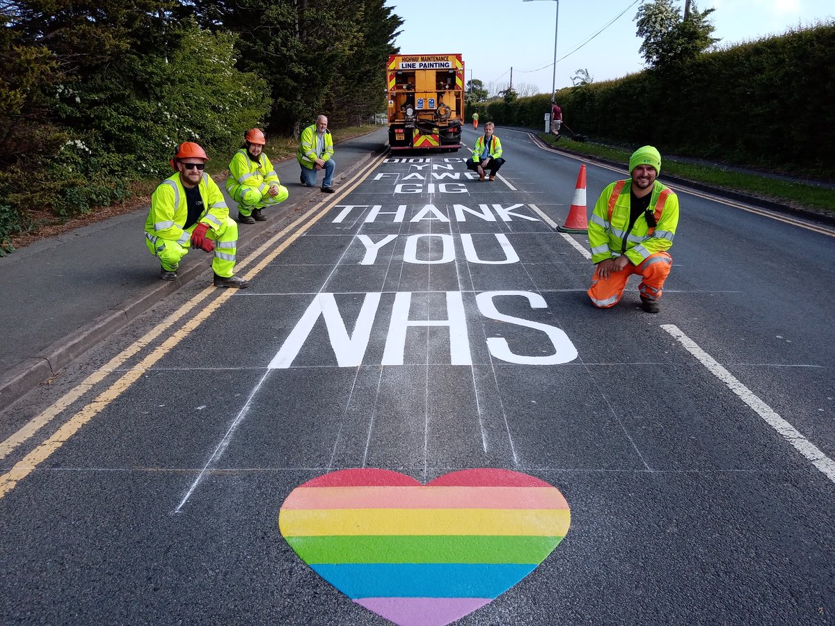 DenbighshireCC's tweet photo. Council says Thank You to the NHS https://t.co/mnBSu944vp @BetsiCadwaladr https://t.co/GZEc3pGjg8