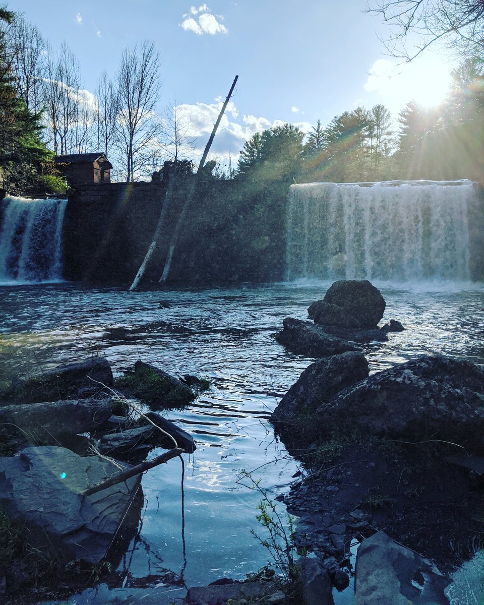 aicforever's tweet photo. Escape from quarantine, if only for a moment.
#Woodstock #NY #NYLockDown #nytough #NaturePhotography #AloneTogether #naturelovers #natural #COVIDIOTS #adventure #hiking https://t.co/SghYleaSID
