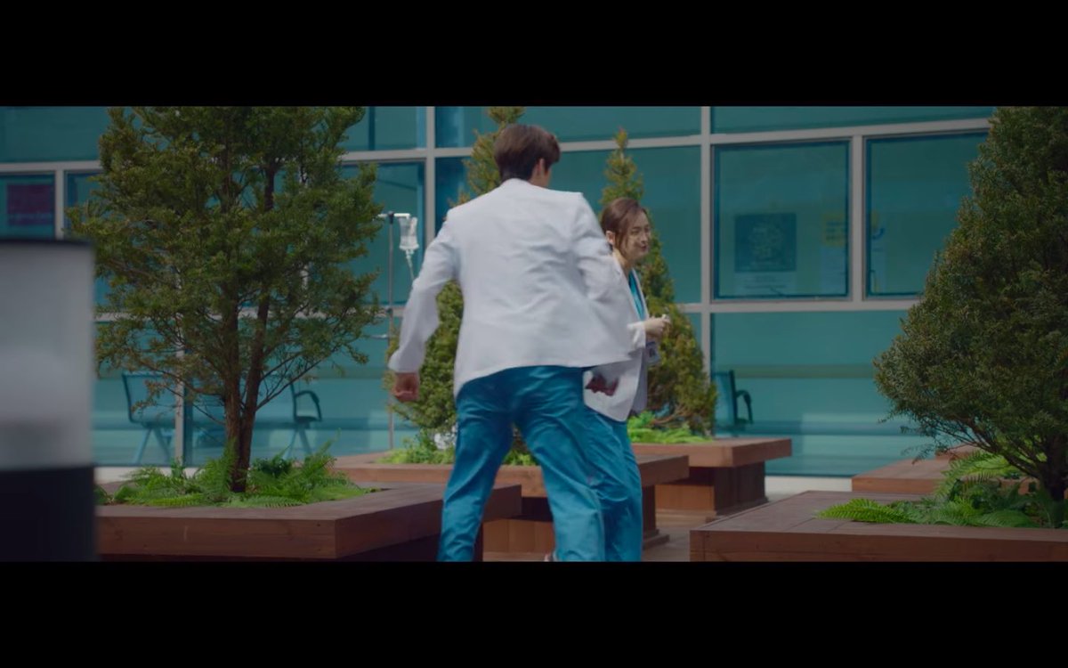 coincidentally, the first exclusive scene of Jeongwon and Songhwa was done in yulje's garden (정원) in the middle of pine trees (송화 in Korean is also in def. of pollen of pine trees) #HospitalPlaylist  #슬기로운의사생활  #송화  #정원  #전미도  #유연석  #JeonMido  #YooYeonSeok