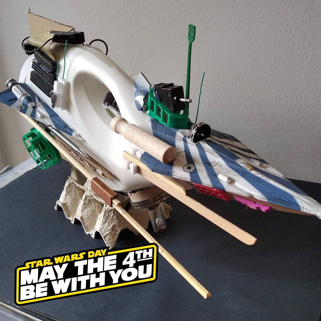 copculertv's tweet photo. Galaksiler arası hayaller kurduran her sahnesiyle ilham veren 43 yıllık efsane Star Wars serisinin bugün yıldönümünü! #maythe4thbewithyou #ileridonusumhareketi #ileridönüşüm #kitbash https://t.co/ZTeqwfcXZJ