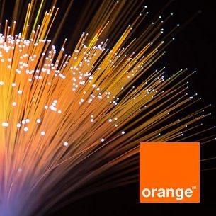 BeauvaisChris's tweet photo. Le déploiement par@orange de la #fibreoptique se poursuit dans le respect des règles sanitaires à #Arthon (36) @Chateauroux36 les 2 armoires permettront de couvrir les 624 logements. 👏aux équipes @OrangeCVL et à nos partenaires. Bientôt la suite des travaux 👍@EtienneBordry https://t.co/dLXZOBIJ8z