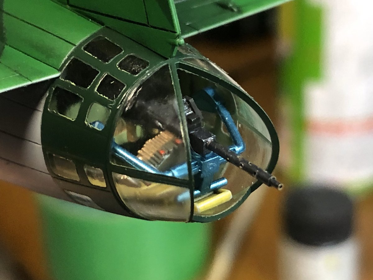 加藤80kg ハセガワ1 72一式陸攻24型の進捗 機銃と信号灯の設置 機銃は全てベルト給弾式になっているのが窓から見えて嬉しい 信号灯は上面銃座と胴体下面 だいぶ完成に近づきました 明日は休日なので完成するかな こういう時にチョンボで壊す