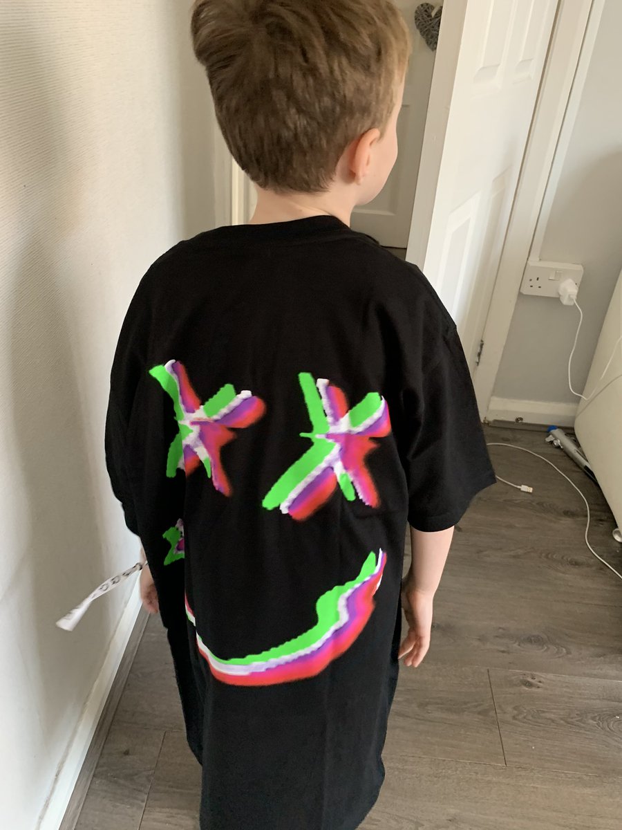 karlyrogers13's tweet photo. Such a happy little boy and it’s hides his tubes he said. He is so so happy. https://t.co/lVuS9xSj1T