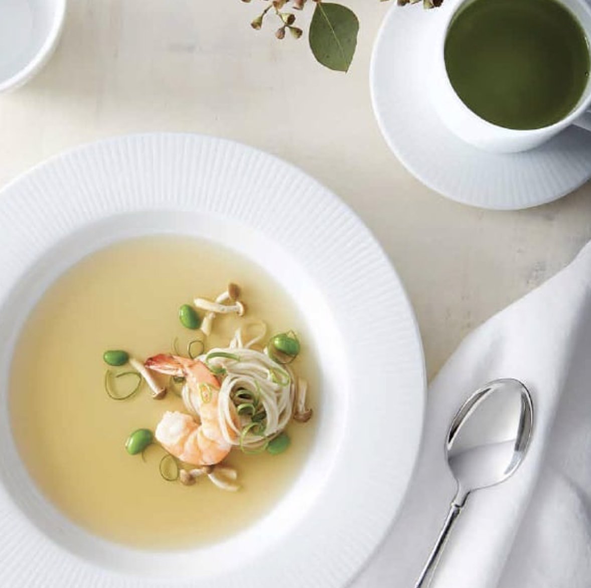 WalkingMatters's tweet photo. The sky’s the limit with @OneidaFS's Radioso #dinnerware. Textural parallel lines emerge from the center of bright white porcelain to create an impeccable shell-like quality of radiating energy you can see and feel. 🤩🤩
#TabletopMatters
#ThisIsOneida #UpgradeToOneida https://t.co/hnN4RQdXwC