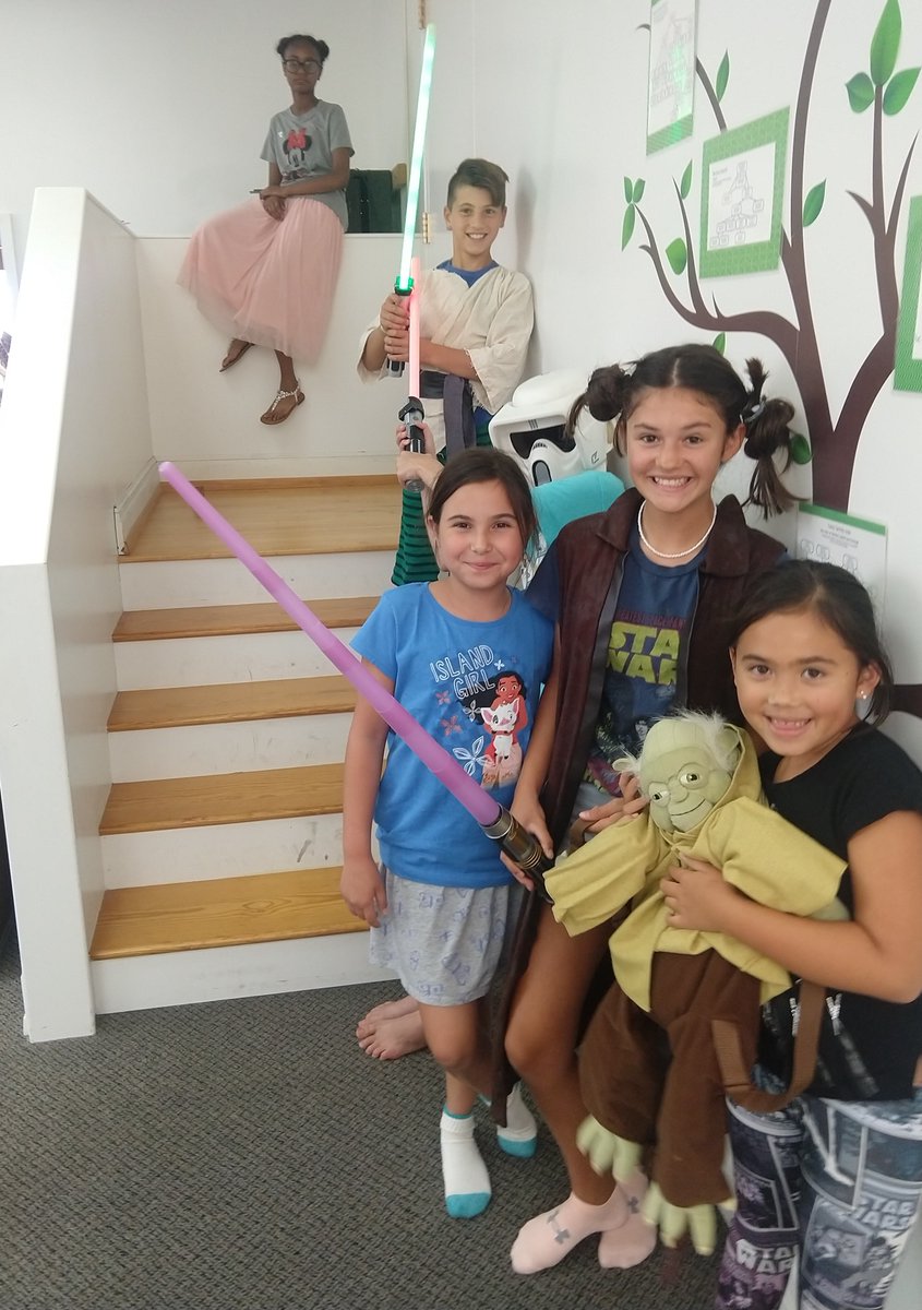KelaHarp's tweet photo. Happy Star Wars Day! #Throwback to the @StrinSuzuki Summer Harp Workshop last year. #missthosepadawans #MayTheFourthBeWithYou #padawanharpists https://t.co/lc9VjiZ3rr