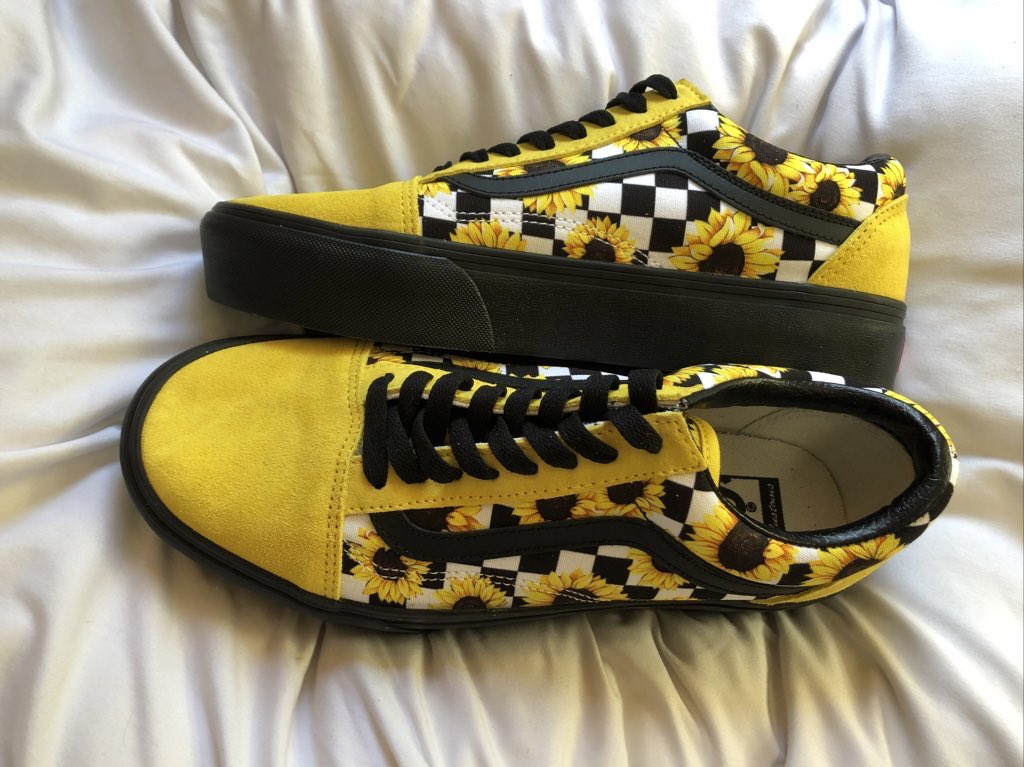 my new custom vans came in today 🌻▫️▪️▫️▪️🌻