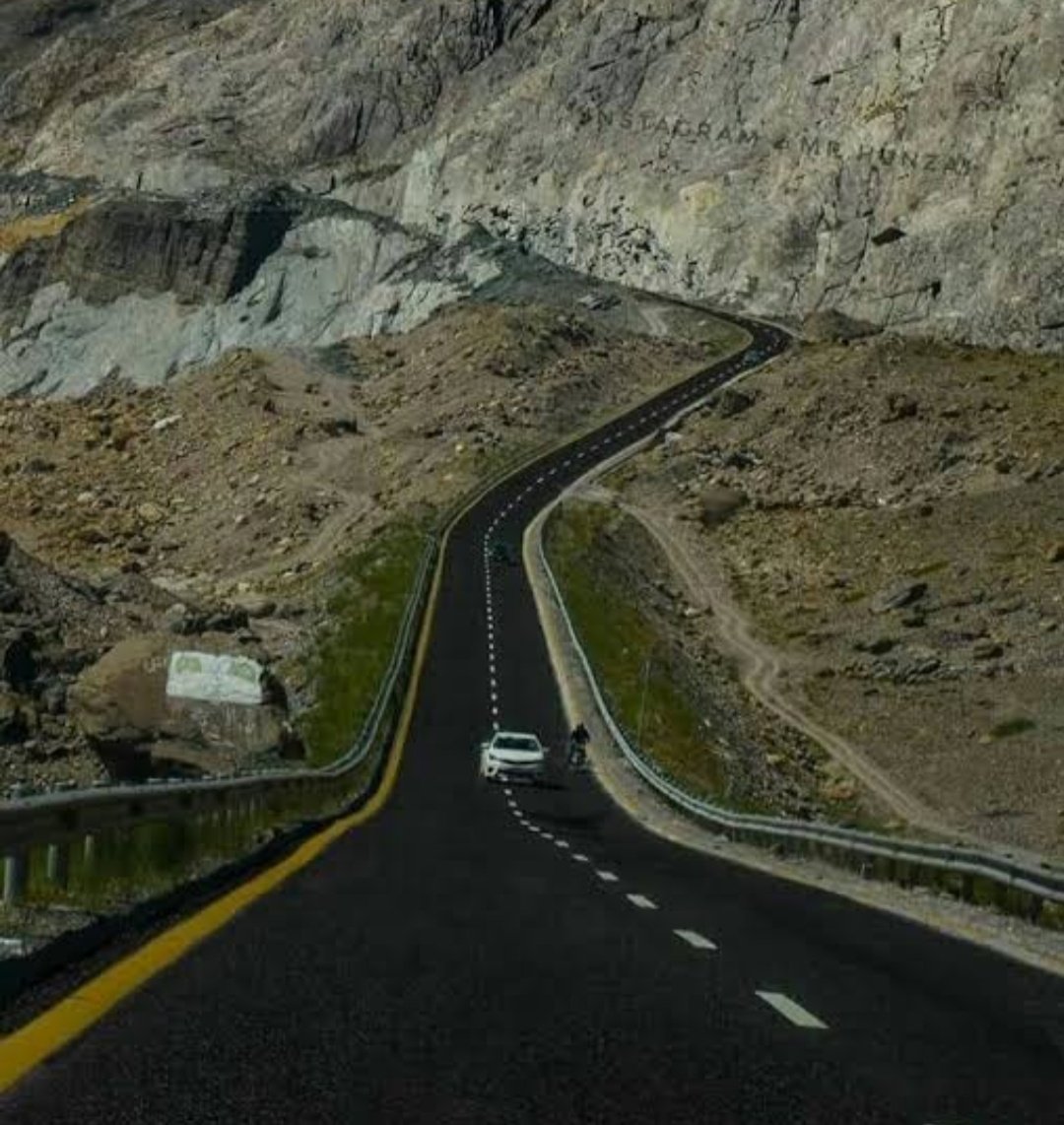 भारत के लिए गिलगित क्षेत्र कश्मीर से भी ज्यादा आवश्यक क्यों है?• चीन ने काराकोरम की पहाड़ियों को चीर कर CPEC के लिए रास्ते बना लिए हैं, जिसे रोकना अत्यंत आवश्यक है• हमें यहाँ से अफगानिस्तान के द्वारा पूरे मध्य एशिया का रास्ता मिल जाएगा5/n #गिलगित_बल्टिस्तान_खाली_करो