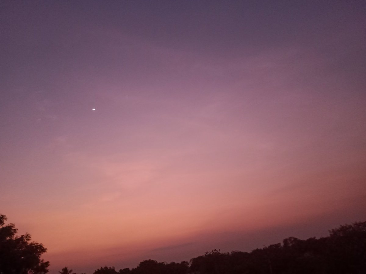 One more beautiful sunsetSocial "distancing" must.....proved by Moon & Venus :p