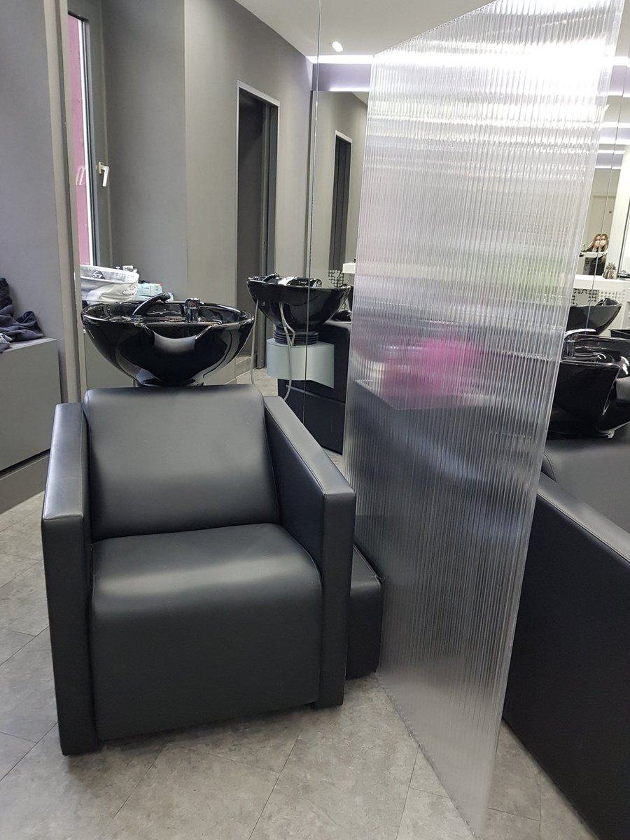 karolag19's tweet photo. #Waschen #Schneiden #Stylen 
Der erste Friseurbesuch seit dem #lockdown und es macht wieder Spaß in den Spiegel zu schauen 😉
#hair_by_Adi #Ana #Elena https://t.co/1kHPhJ35ba