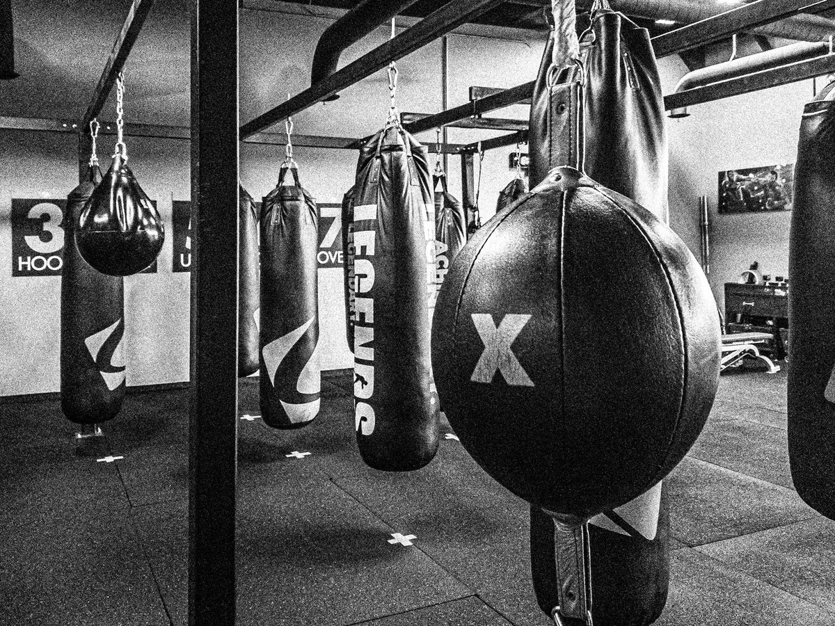 stewhud's tweet photo. There is something therapeutic about waking up early and hitting the bag for 60 minutes. I have missed this something fierce! #legendsboxing https://t.co/36kLJOL0Na
