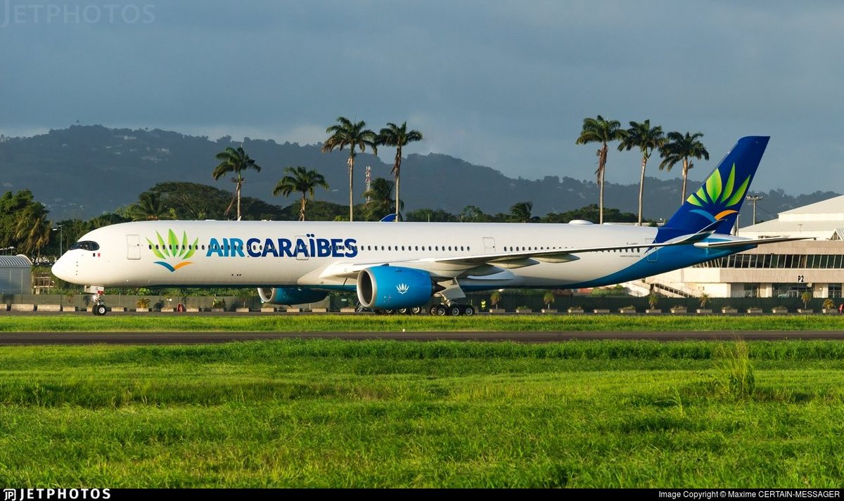 airplusnews's tweet photo. 📦🇫🇷 Air Caraïbes base son Airbus A350-1000 à Nantes Atlantique.

▫️Le F-HMIL va effectuer 3 rotations cargo par semaine entre Nantes &amp; la Chine jusqu’au 12 juin pour rapporter du matériel médical. https://t.co/XK8RHkplnA