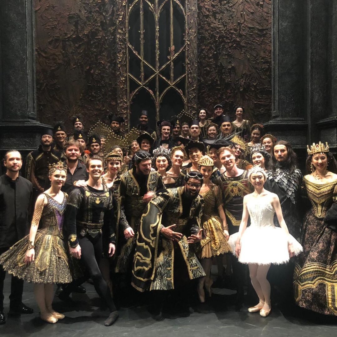 BRB's tweet photo. Remember to tune tomorrow evening for the new series of Rob and Romesh Vs... where comedian friends @robbeckettcomic and @RomeshRanga visit Birmingham Royal Ballet. Watch as they dive head first into the world of ballet! 

Watch this on Sky One or Now TV on Tuesday 5 May at 9pm! https://t.co/ZrddT9DrBJ