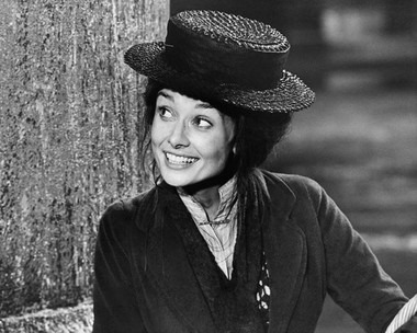 LowestoftLib's tweet image. #onthisday On 4th May 1929, actress and humanitarian Audrey Hepburn was born in Brussels, Belgium. Starred in My Fair Lady and Breakfast at Tiffanys, she also travelled the world as a UNICEF ambassador. #lowestoftlibrary #suffolklibraries #AudreyHepburn #history #filmstar