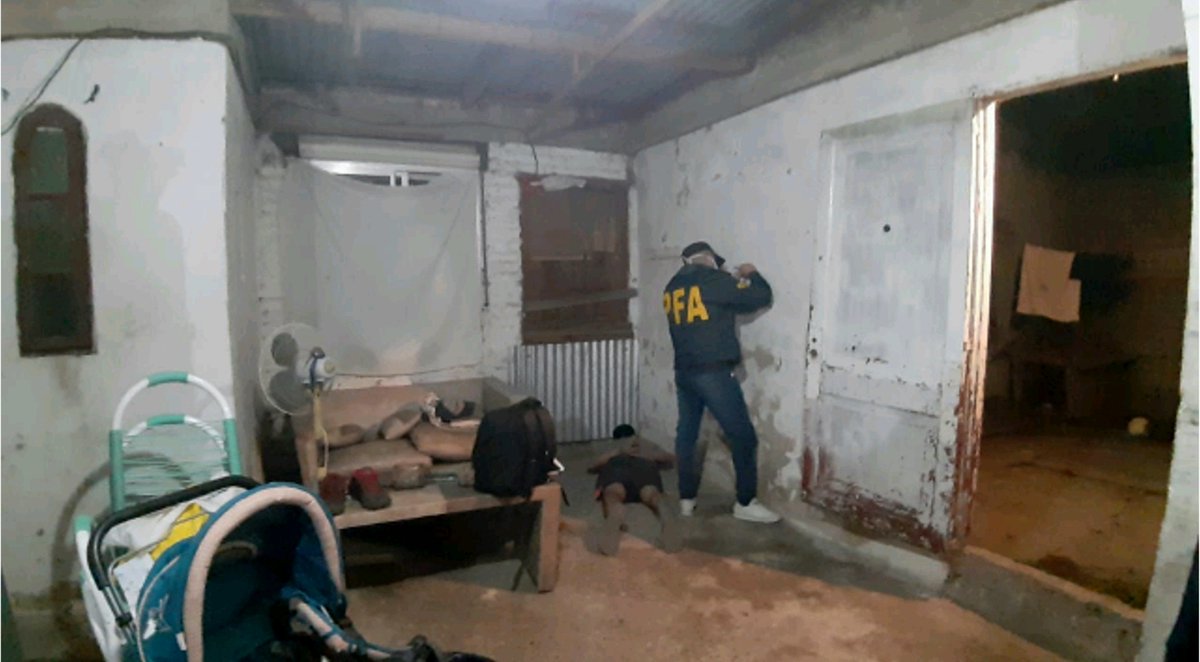 En esta casa precaria con piso de tierra mantenían cautivas a las víctimas.  Le decían \, image size:1200x662