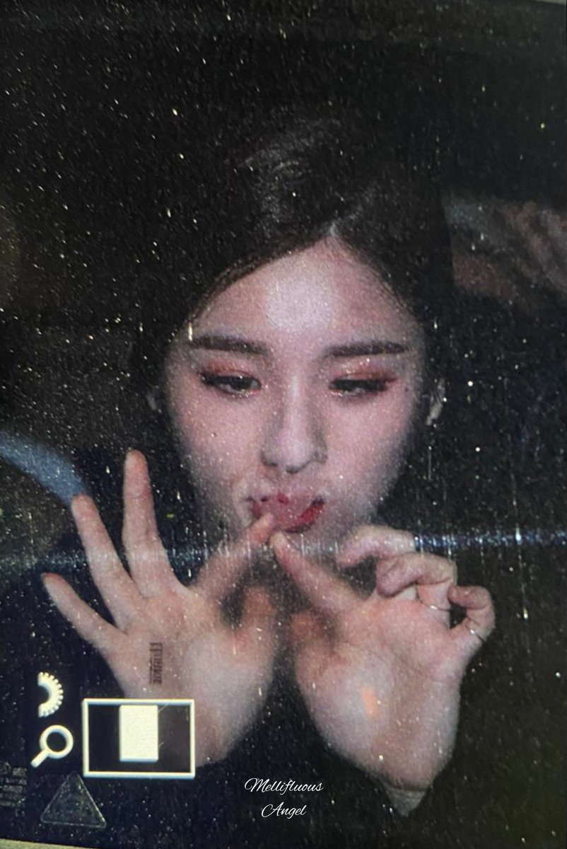 Angelheejin1019's tweet photo. 200504 퇴근🐰🐰

💖💖💖💖💖💖💖💖

#이달의소녀 #LOONA 
#희진 #Heejin https://t.co/RtbMJqJbVF