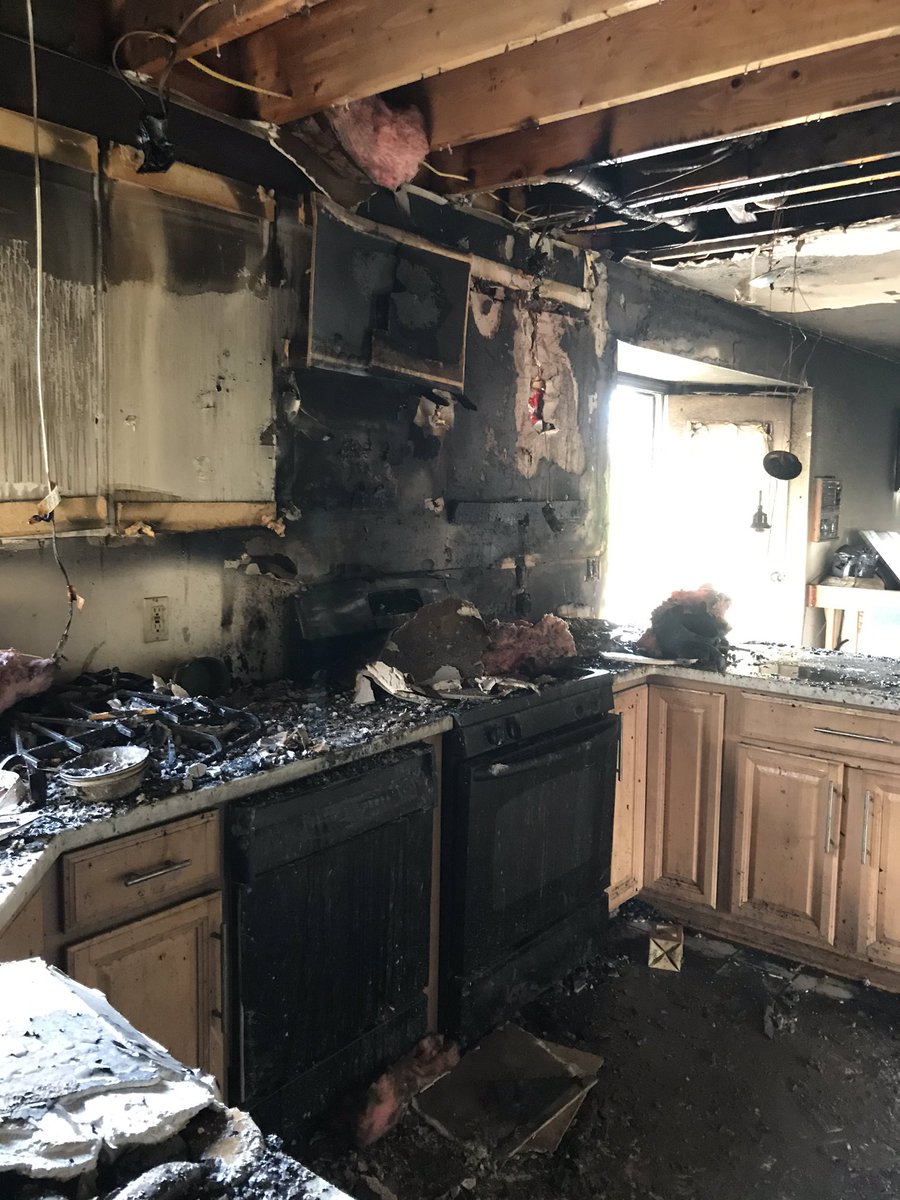 ChiliFireDept's tweet photo. Yesterday afternoon we responded for a reported kitchen fire. The first arriving engine from our Company 3 confirmed a working kitchen fire which was quickly extinguished. Thanks to the mutual aid companies for assisting. Submitted photo by M Pillsbury. https://t.co/B2utc3XlMK