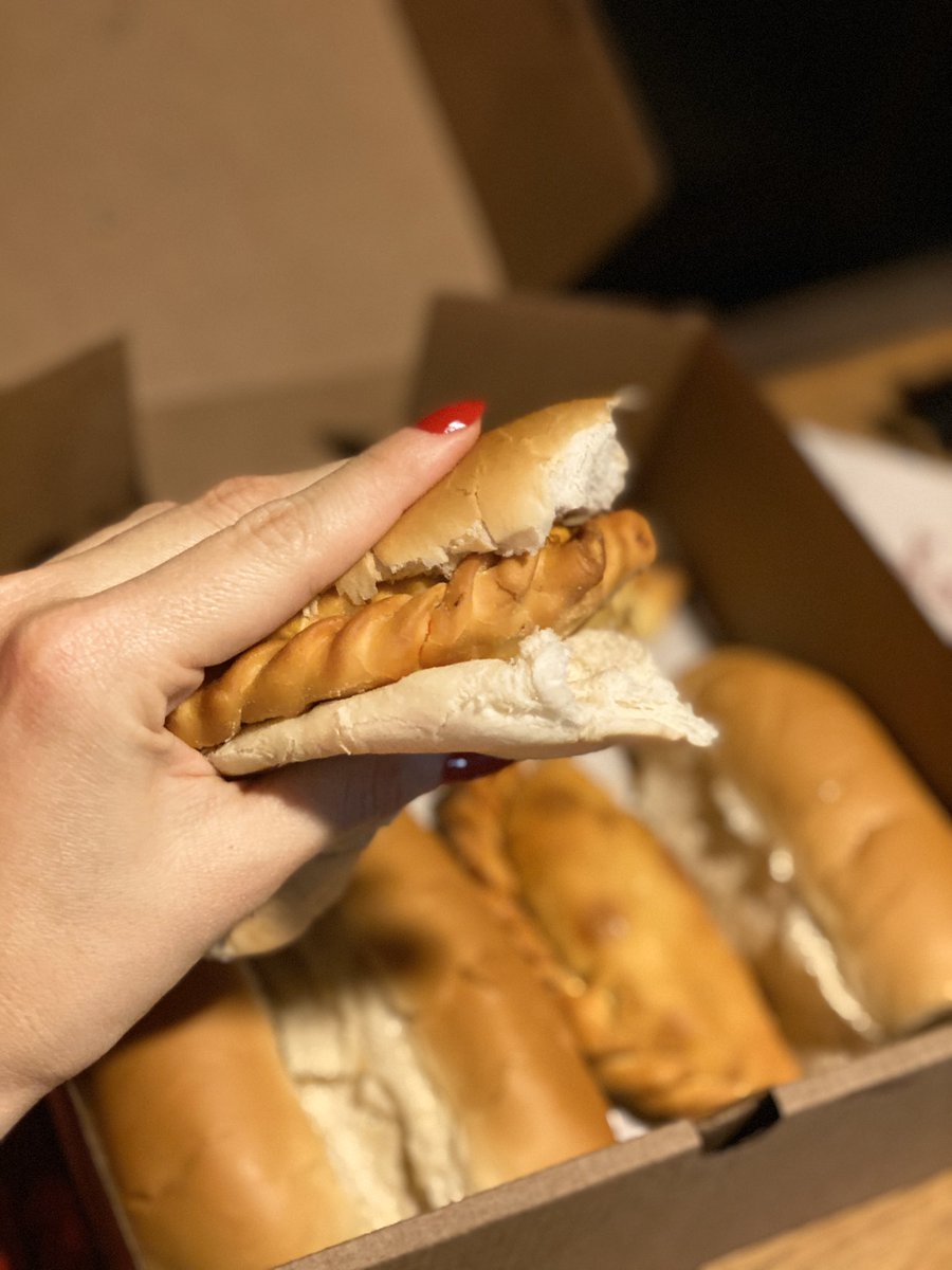 MarianGloria's tweet photo. Todo lo que está bien #empanadaconpan https://t.co/ZWNv2mw8pp