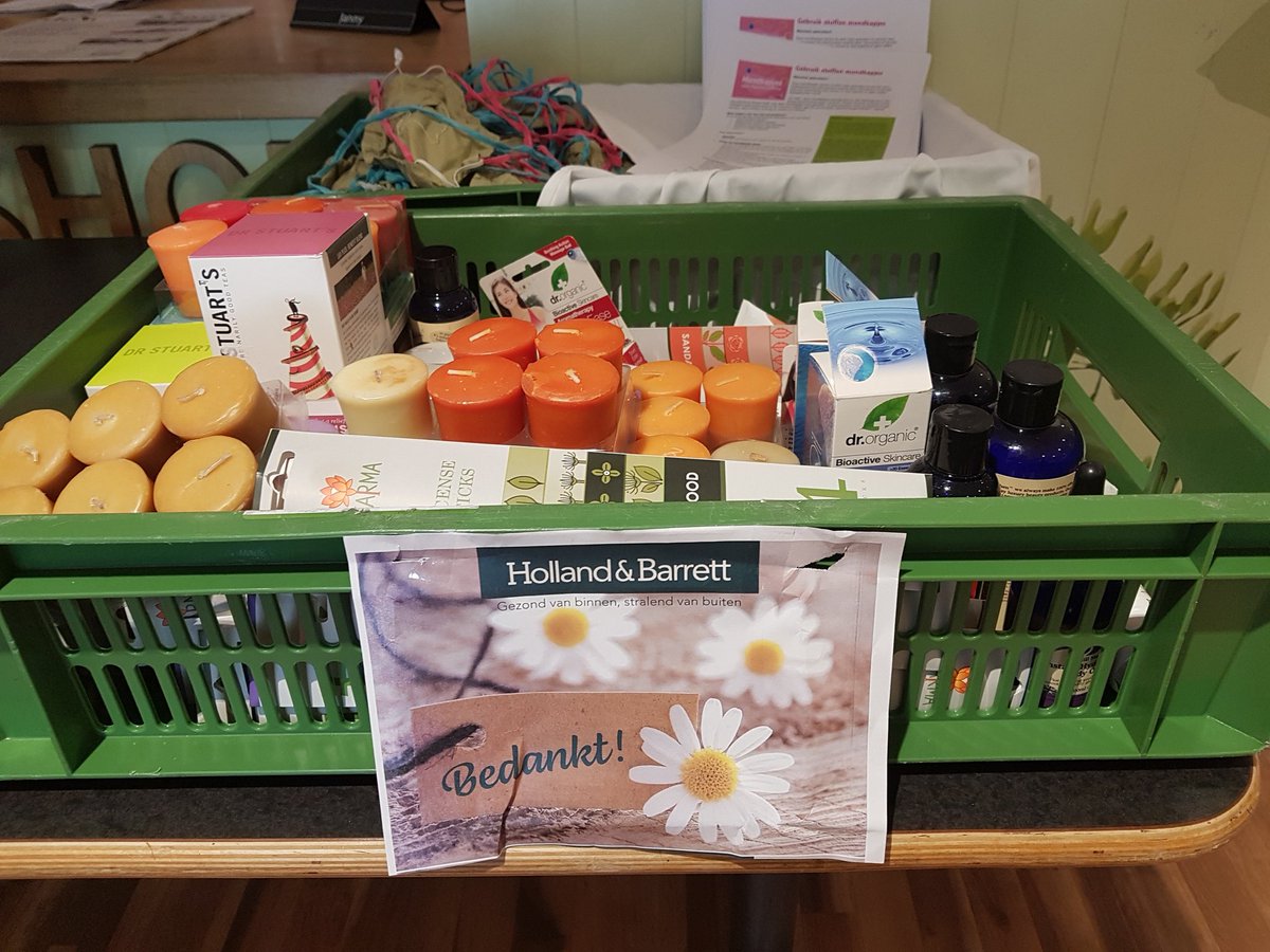 #samentegencorona #hollandandbarrett 
Lief gebaar van Holland &amp; Barett❤
Personeel mocht een product uitkiezen🌞
#blijmee #attent #dankjewel Holland &amp; Barett👍 <a href="/AxionContinu/">AxionContinu</a>