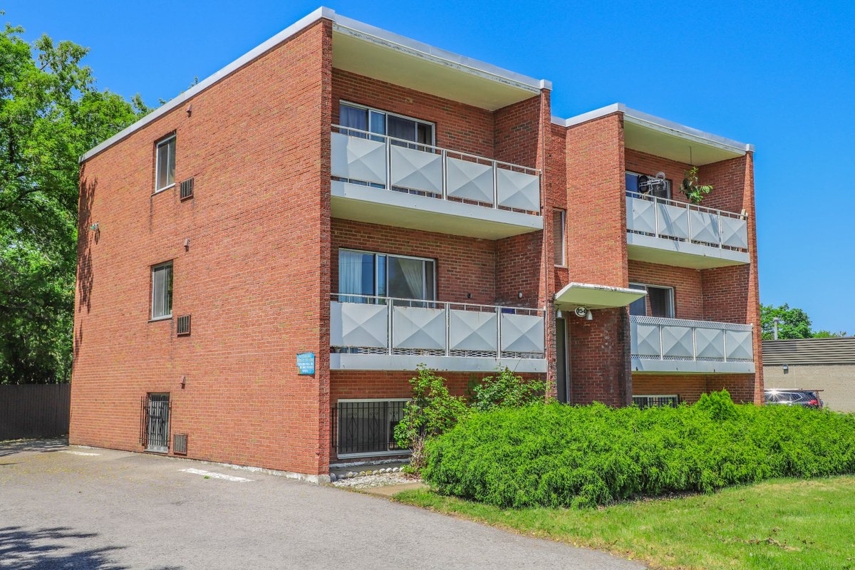 CrystalFehlow's tweet image. 🔑154 Lakeport Road $999,900 #PortDalhousie 🏖️
Well maintained turn-key investment property containing #sixplex 5-1 bdrms &amp;amp; 1-bachelor. Large irregular shaped property featuring green space w/ opportunity. Call/Text 905-650-5584 Email: info@yourkeytoniagara.com