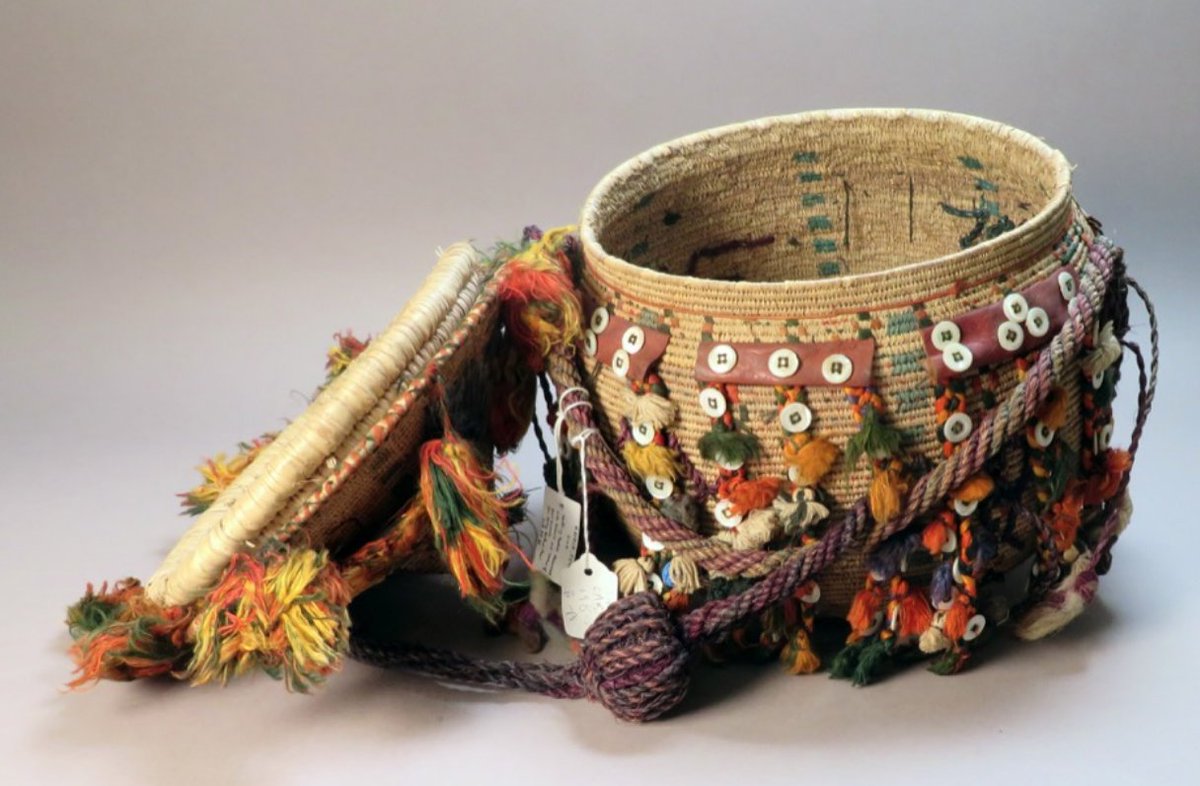 MultakaO's tweet photo. This Wedding Basket from Egypt, Siwa is part of the Textiles from the Arab World Collection @Pitt_Rivers
Read about these mother-of-pearl buttons our Blog 🧺
https://t.co/Mn4X1vMdDV
Learn more on the Pitt Rivers Online Database 🖥️📚
https://t.co/Zc9t9V6PDR
#VirtualMultaka https://t.co/PC44de7hDf