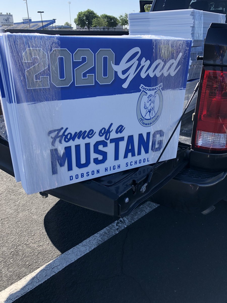 principal_gabbi's tweet photo. Come get em! We are the last stop in the scavenger hunt 🐴💙🎓 Thank you @mpsaz for purchasing these signs!! https://t.co/0U8Jhb4V1L