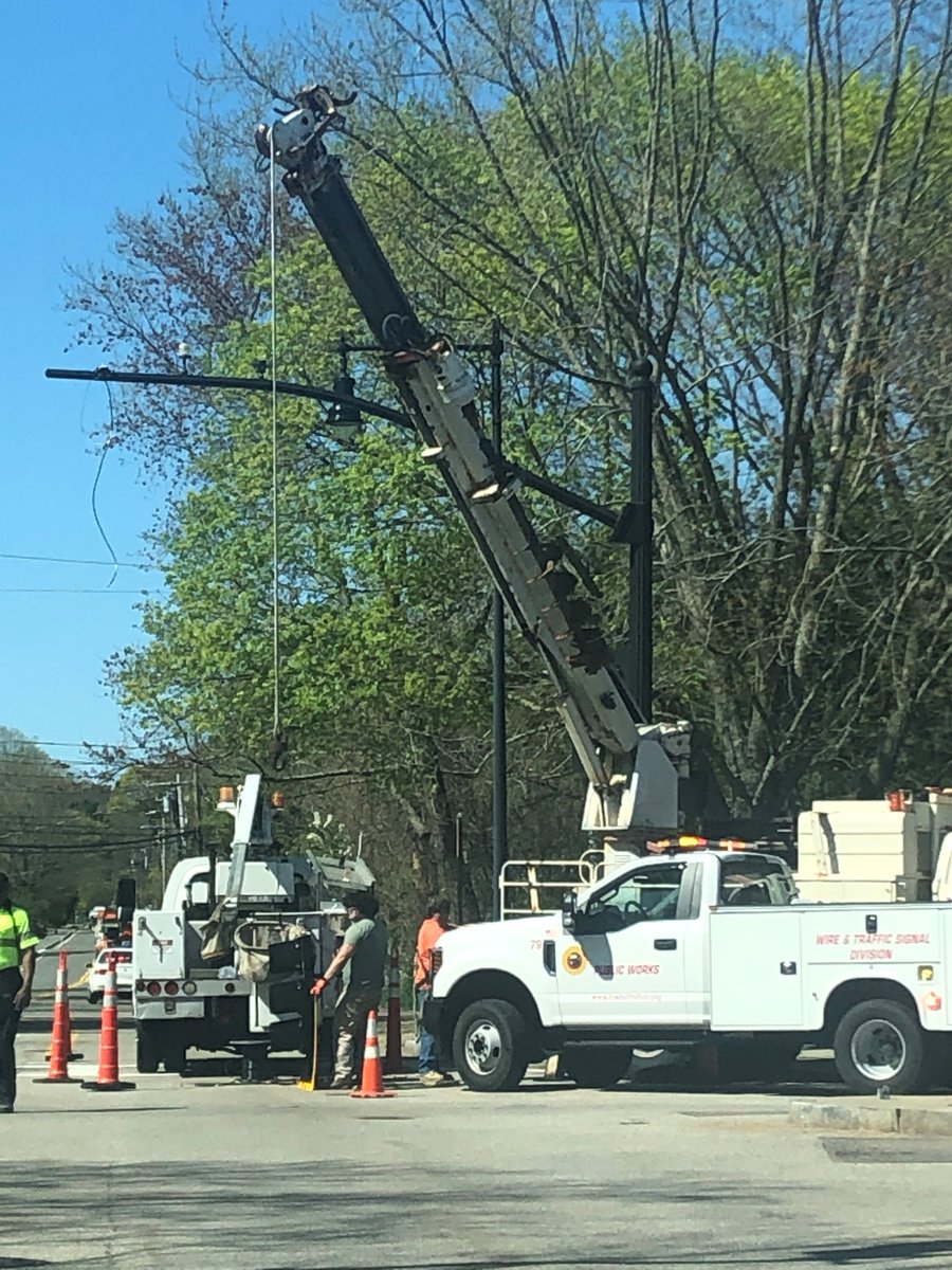 townofmiltonma's tweet photo. Traffic signal infrastructure work, to add dedicated LEFT turn phases on each Canton Avenue approach at Unquity Road & Blue Hills Parkway, began today in #MiltonMA.
#SafetyFirst
#TrafficMitigation
@MiltonPolice https://t.co/SXmiR2gpCU