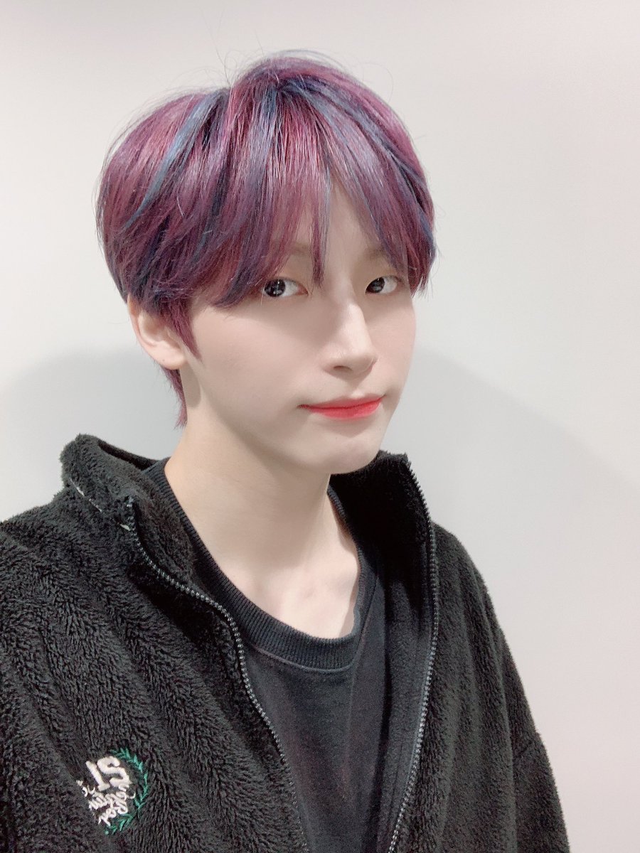 CRAVITY_twt's tweet photo. 다들 행복한 하루 보내셨나요? 저는 오늘도 너무 행복했답니다~☺️
오늘 곡팜 나왔는데 완전 재밌죠?ㅋㅋ 다다익선ㅋㅋ 아 정모의 tmi인데요 정모의 오디션 곡은 자이언티 선배님의 뻔한 멜로디였습니다~ㅋㅋ🤩
#크래비티 #곡팜 #정모 #하리보_보이즈 https://t.co/aHh0n13381