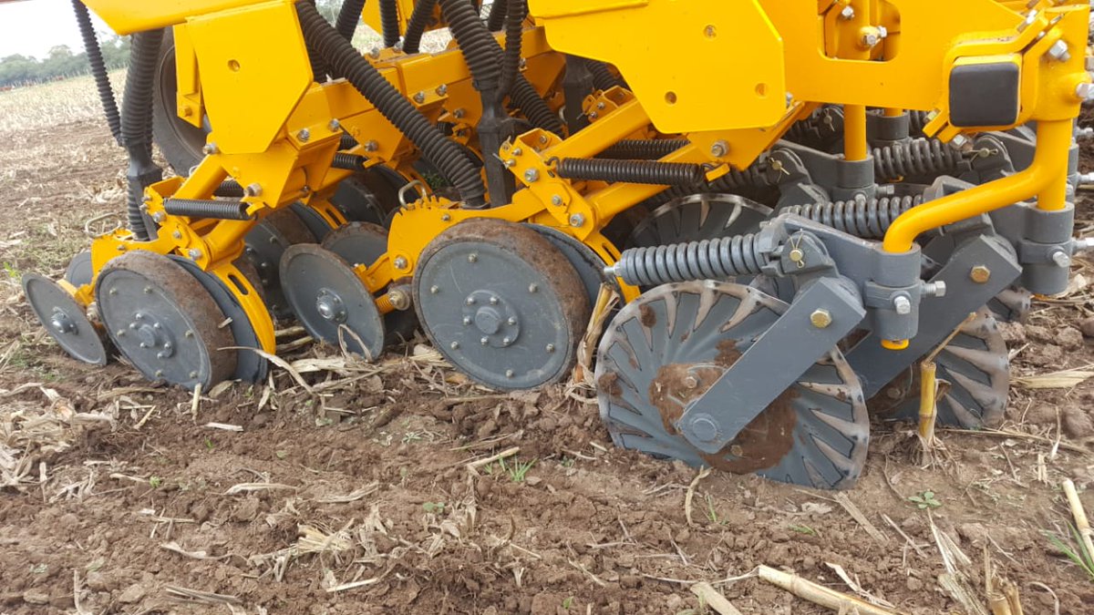 AgrometalArg's tweet photo. Llegan las primeras #MxMax al NOA! 👏👏👉
El pasado 1° de mayo pusimos en marcha la primer #MxMax del mercado.
Su elevada aceptación, alto desempeño y la mejor performance de @precisionplant en una sembradora #multipropósito hacen que este producto tenga un #futuro #impresionante https://t.co/NsuSC93g41