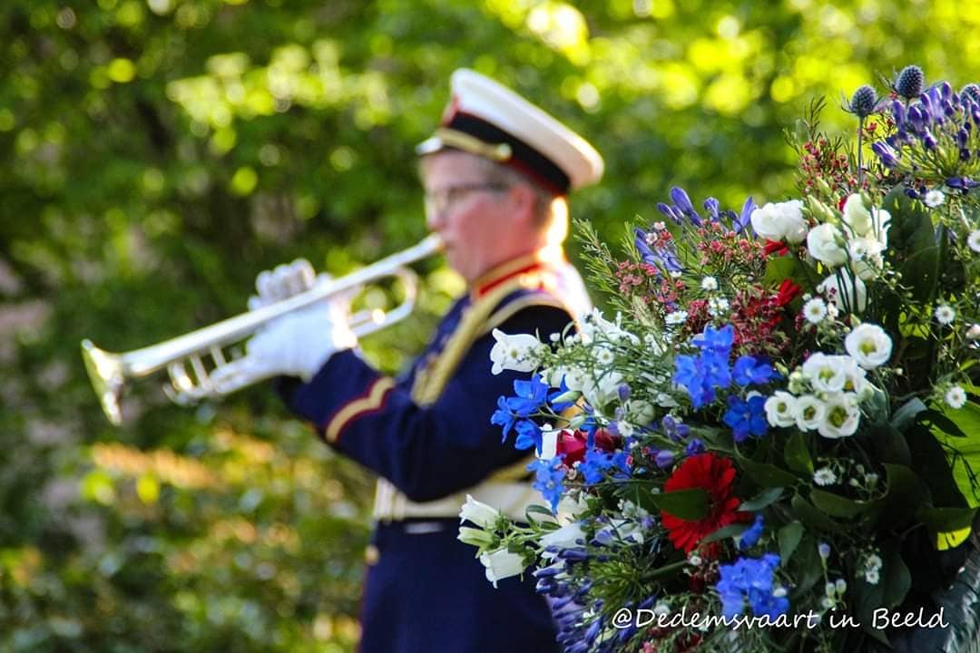 ddvinbeeld's tweet photo. Dodenherdenking Dedemsvaart.. Anders als anders. #dedemsvaart #dodenherdenking https://t.co/JrFOpxKfzN