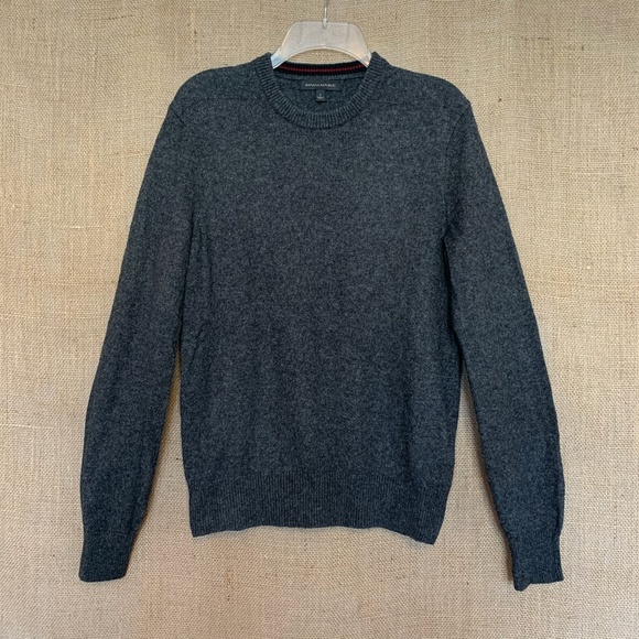 SSThrowback's tweet photo. So good I had to share! Check out all the items I'm loving on @Poshmarkapp #poshmark #fashion #style #shopmycloset #bananarepublic #llbean #electrothreads: https://t.co/eMqXJsT4NB https://t.co/kldkzNuZTz